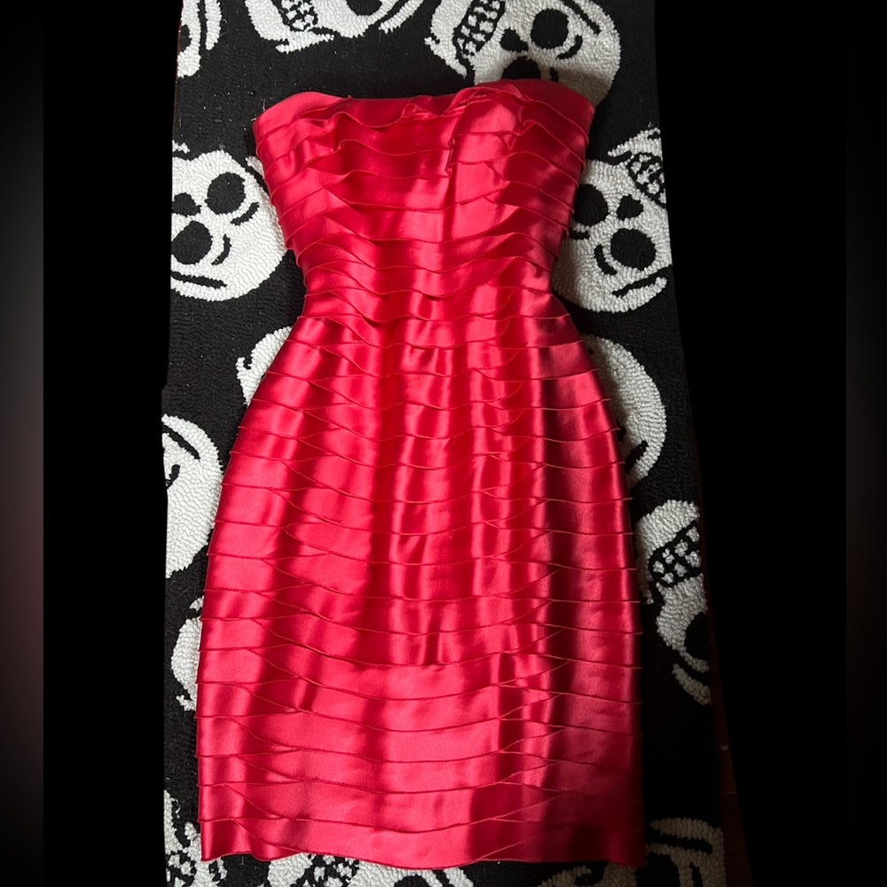 BCBG STRAPLESS TEIERED SATIN RED POPPY 0 NEW WITH TAGS TIERED $429